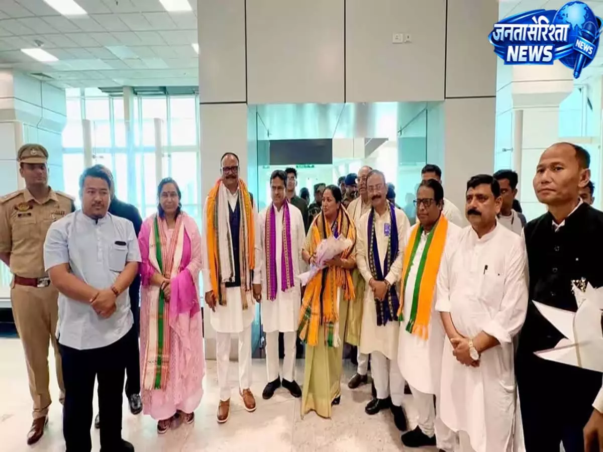 Tripura : असम शपथ के बाद त्रिपुरा पहुंचे दिल्ली और यूपी के नेता, माणिक साहा के विकास अभियान को समर्थन Tripura : असम शपथ के बाद त्रिपुरा पहुंचे दिल्ली और यूपी के नेता, माणिक साहा के विकास अभियान को समर्थन