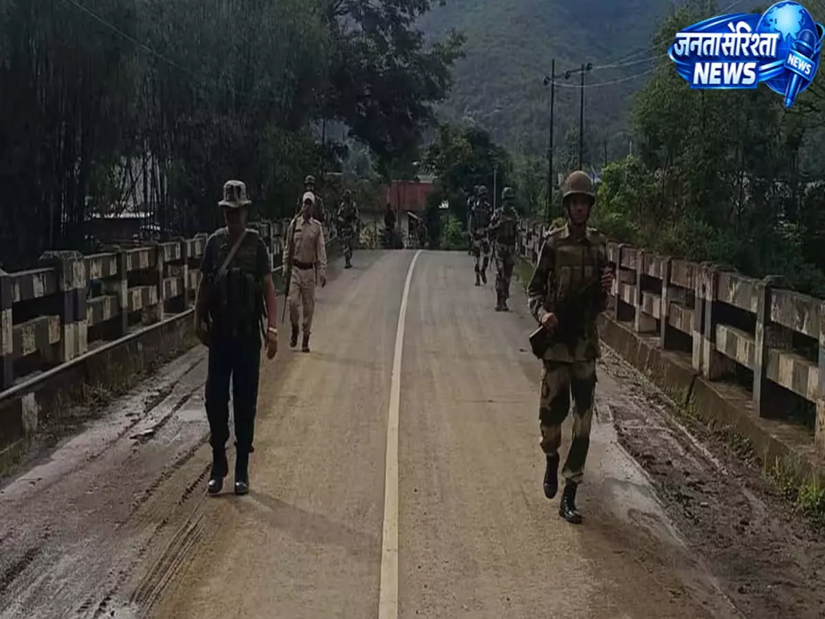 Manipur में सुरक्षा बलों की बड़ी कार्रवाई: मोर्टार, IED और ग्रेनेड बरामद, कई उग्रवादी गिरफ्तार Manipur में सुरक्षा बलों की बड़ी कार्रवाई: मोर्टार, IED और ग्रेनेड बरामद, कई उग्रवादी गिरफ्तार