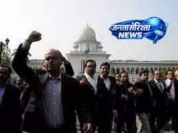 Dhaka बार चुनावों से AL समर्थक 200 वकीलों का बहिष्कार Dhaka बार चुनावों से AL समर्थक 200 वकीलों का बहिष्कार