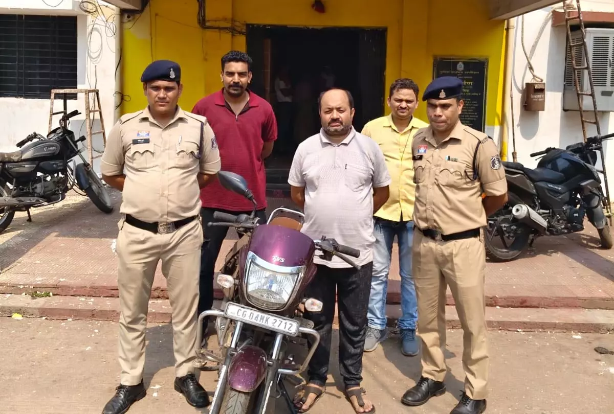 खुद को बम से उड़ाना चाहता था विनय देवांगन, विस्फोटक सामान जब्ती मामले में रायपुर पुलिस का खुलासा खुद को बम से उड़ाना चाहता था विनय देवांगन, विस्फोटक सामान जब्ती मामले में रायपुर पुलिस का खुलासा