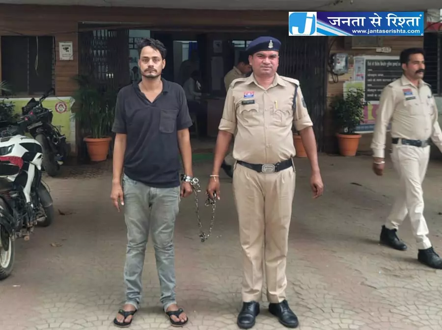 चाकू लेकर डराने धमकाने वाला आदतन बदमाश जीसान अली गिरफ्तार चाकू लेकर डराने धमकाने वाला आदतन बदमाश जीसान अली गिरफ्तार