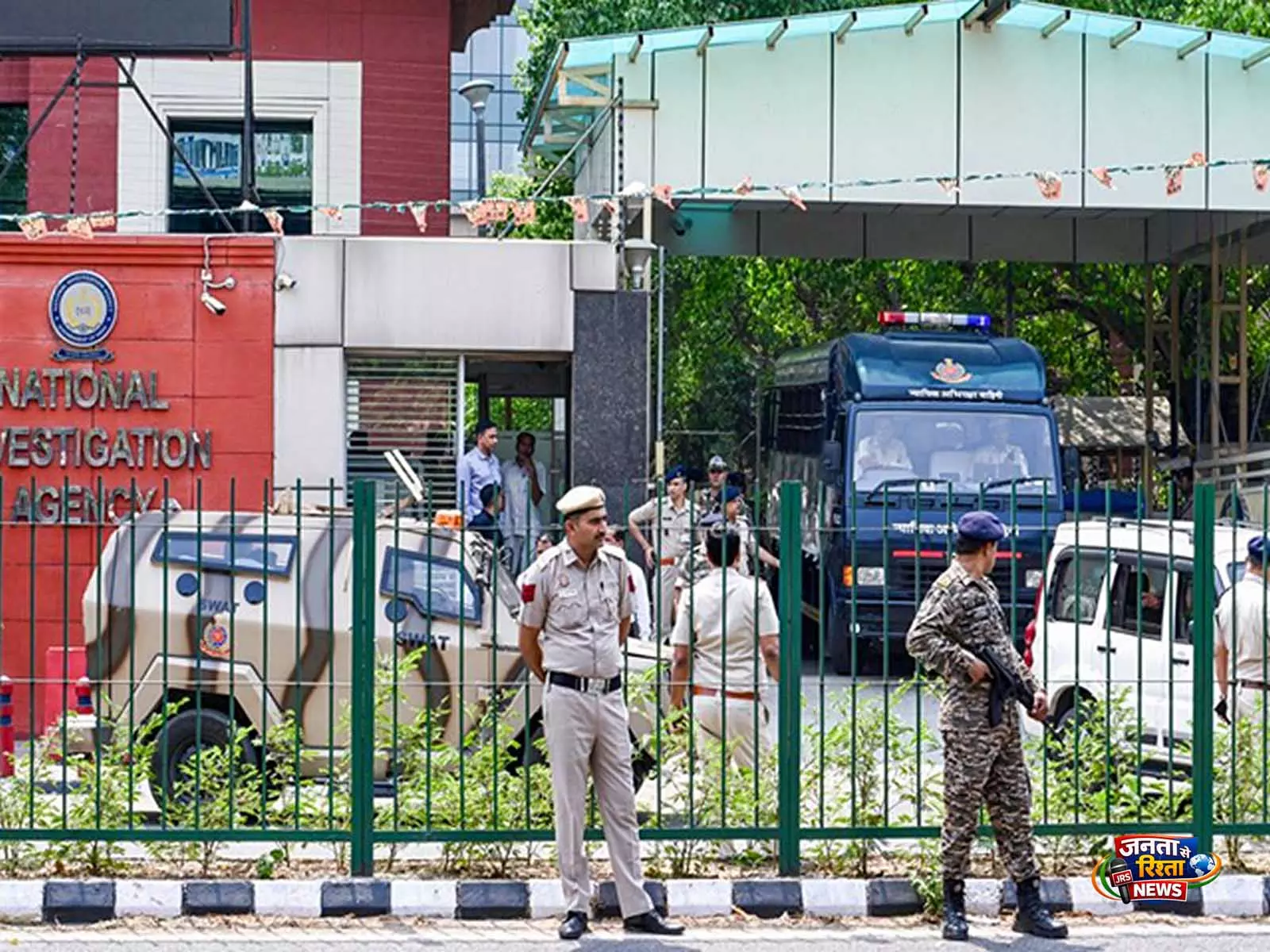NIA ने पुर्तगाल से प्रत्यर्पण के बाद हिजबुल मुजाहिदीन से जुड़े नार्को-आतंकवादी शेरा को किया गिरफ्तार NIA ने पुर्तगाल से प्रत्यर्पण के बाद हिजबुल मुजाहिदीन से जुड़े नार्को-आतंकवादी शेरा को किया गिरफ्तार