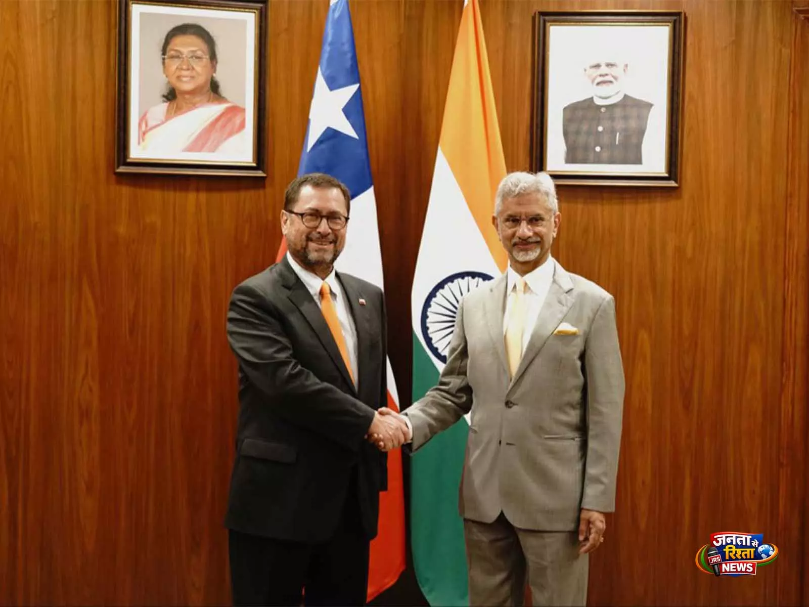 Jaishankar ने चिली के विदेश मंत्री मैककेना से मुलाकात की, व्यापार विविधीकरण और बहुपक्षीय सहयोग पर चर्चा की Jaishankar ने चिली के विदेश मंत्री मैककेना से मुलाकात की, व्यापार विविधीकरण और बहुपक्षीय सहयोग पर चर्चा की