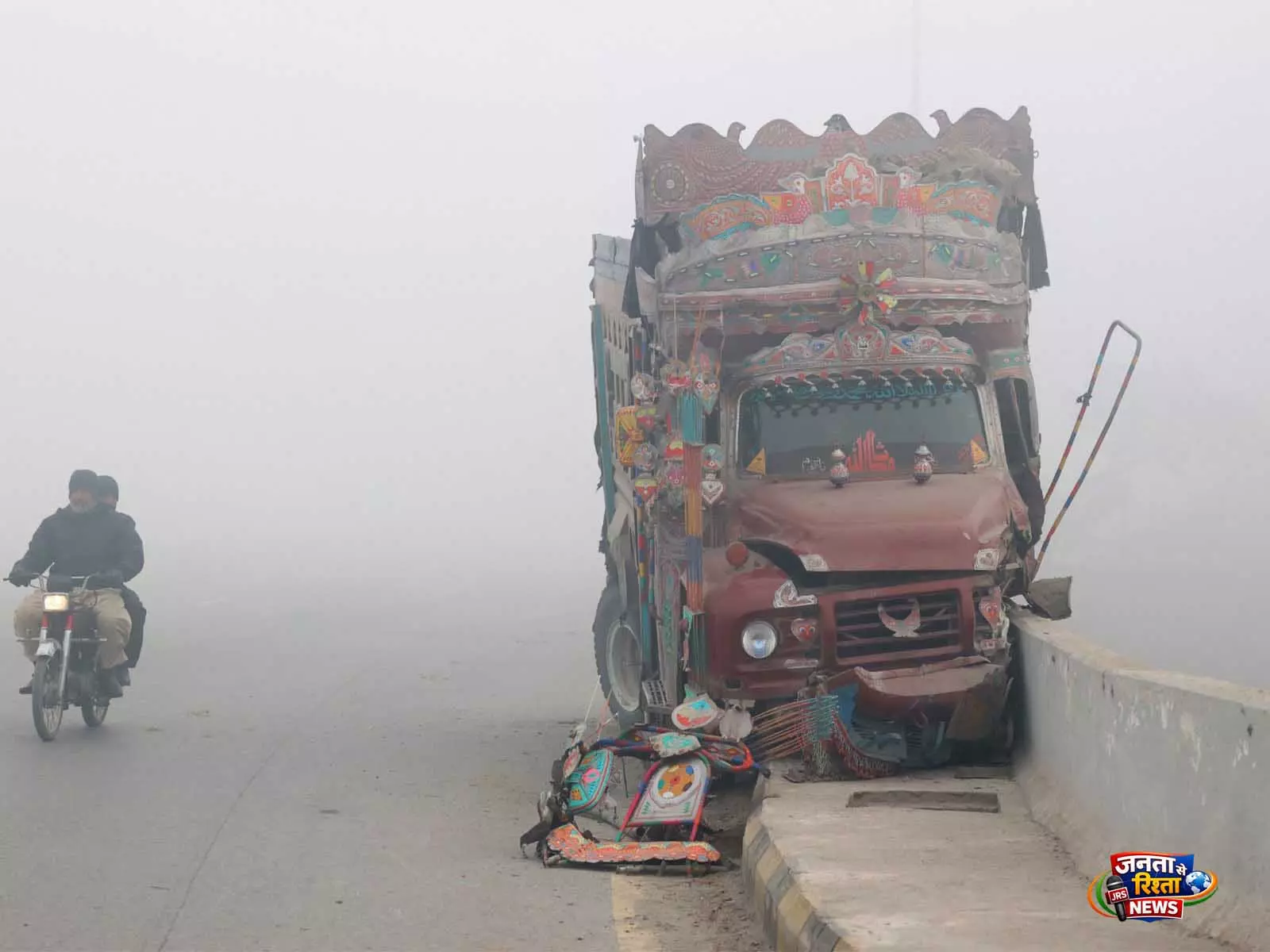 Pakistan: टूटी सड़कों ने शासन की विफलता को उजागर किया, कराची में अफ़रा-तफ़री का माहौल Pakistan: टूटी सड़कों ने शासन की विफलता को उजागर किया, कराची में अफ़रा-तफ़री का माहौल
