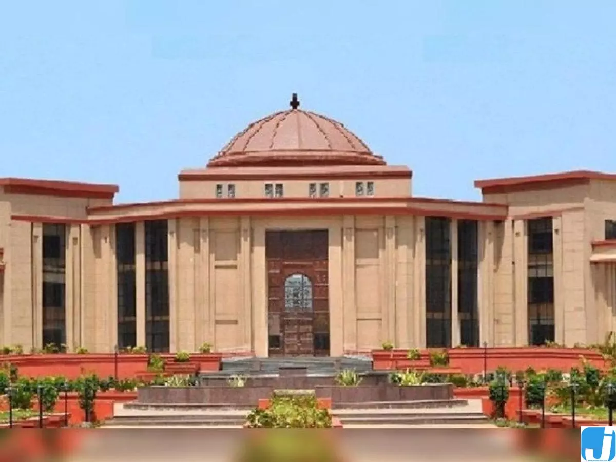 छत्तीसगढ़ के शिक्षाकर्मियों को हाईकोर्ट से झटका, समान वेतनमान की मांग खारिज छत्तीसगढ़ के शिक्षाकर्मियों को हाईकोर्ट से झटका, समान वेतनमान की मांग खारिज