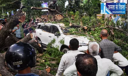 54 लोगों की मौत, आंधी-तूफान के कहर से जनहानि