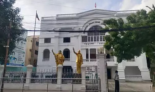 AIADMK में गुटबाजी तेज, मुख्यालय पर भारी पुलिस सुरक्षा तैनात