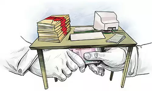 Ranipet में रिश्वत मामले में बड़ी कार्रवाई, महिला कांस्टेबल सेवा से बर्खास्त Ranipet में रिश्वत मामले में बड़ी कार्रवाई, महिला कांस्टेबल सेवा से बर्खास्त