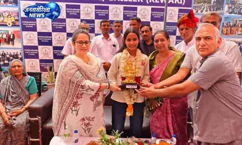 Haryana की मंत्री ने दीपिका को टॉपर सम्मान से नवाजा