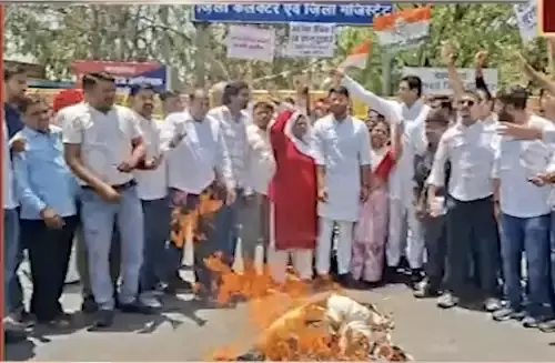Ajmer: केंद्रीय मंत्री के खिलाफ कांग्रेसियों का विरोध प्रदर्शन Ajmer: केंद्रीय मंत्री के खिलाफ कांग्रेसियों का विरोध प्रदर्शन