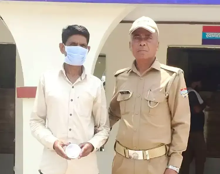Haridwar: पुलिस ने हेरोइन सहित आरोपी को पकड़ा Haridwar: पुलिस ने हेरोइन सहित आरोपी को पकड़ा