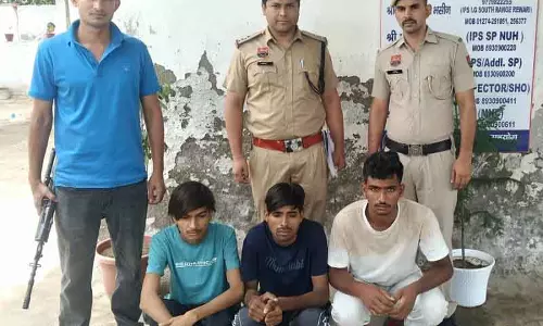 Nuh में सेक्सटॉर्शन और फेक मैसेज स्कैम में 3 गिरफ्तार Nuh में सेक्सटॉर्शन और फेक मैसेज स्कैम में 3 गिरफ्तार