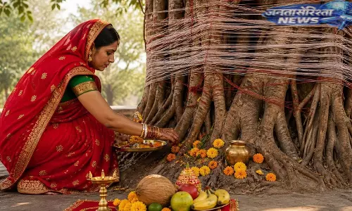 वट सावित्री व्रत 2026: सुहागिन महिलाओं के लिए विशेष महत्व, पति की लंबी आयु की कामना
