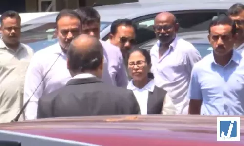 BIG BREAKING: हाईकोर्ट पहुंचीं पूर्व CM ममता बनर्जी, वकील के अवतार में दिखीं, VIDEO BIG BREAKING: हाईकोर्ट पहुंचीं पूर्व CM ममता बनर्जी, वकील के अवतार में दिखीं, VIDEO