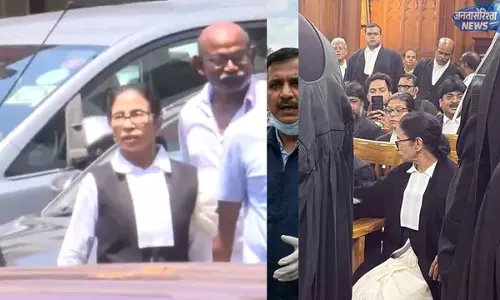 चुनाव बाद हिंसा मामले की PIL पर सुनवाई, वकील के ड्रेस में कलकत्ता HC पहुंचीं ममता बनर्जी चुनाव बाद हिंसा मामले की PIL पर सुनवाई, वकील के ड्रेस में कलकत्ता HC पहुंचीं ममता बनर्जी