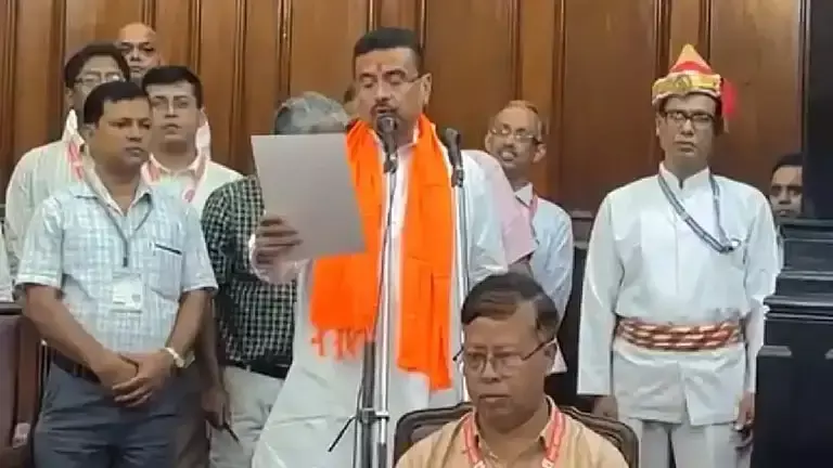 Kolkata: विधानसभा में पहले दिन राजनीतिक संकेतों के साथ सांस्कृतिक रंग Kolkata: विधानसभा में पहले दिन राजनीतिक संकेतों के साथ सांस्कृतिक रंग