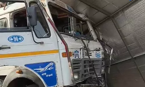 Malout में ट्रक के शेड में घुसने से 2 मजदूरों की मौत, 3 अन्य घायल Malout में ट्रक के शेड में घुसने से 2 मजदूरों की मौत, 3 अन्य घायल