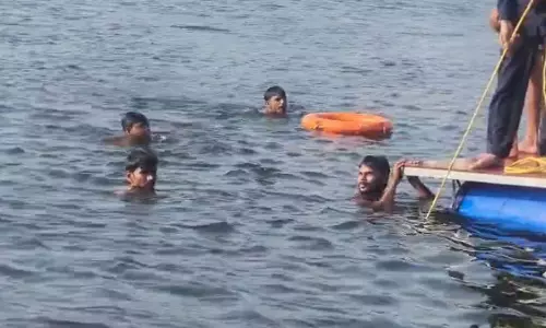 बाइक धोने के दौरान नदी में डूबा किशोर, मौत बाइक धोने के दौरान नदी में डूबा किशोर, मौत