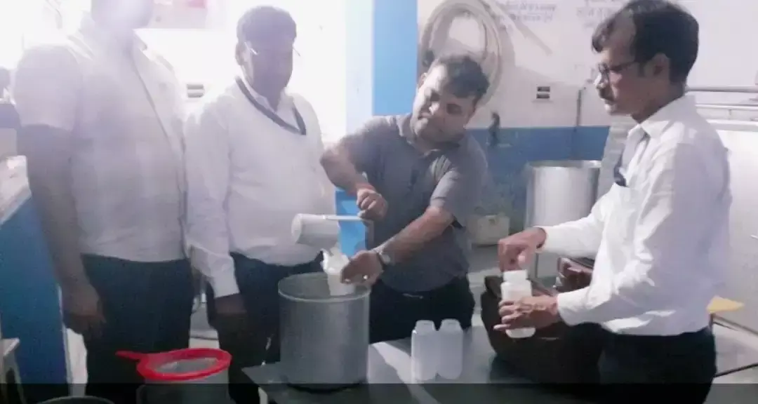 Jaipur: खाद्य सुरक्षा विभाग की छापेमारी में सैंपल लिए गए Jaipur: खाद्य सुरक्षा विभाग की छापेमारी में सैंपल लिए गए