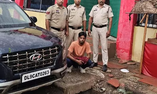 रायगढ़ में चोरी हुई वेन्यू कार दिल्ली से बरामद, मैकेनिक गिरफ्तार रायगढ़ में चोरी हुई वेन्यू कार दिल्ली से बरामद, मैकेनिक गिरफ्तार