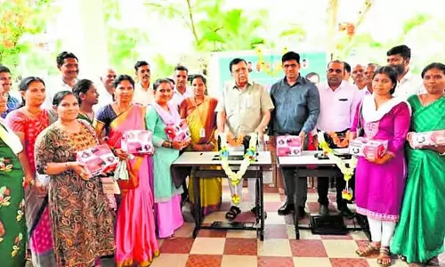 20 लाभार्थियों को सिलाई मशीनें वितरित, MLA ने जमीन मामलों की जांच के दिए निर्देश 20 लाभार्थियों को सिलाई मशीनें वितरित, MLA ने जमीन मामलों की जांच के दिए निर्देश