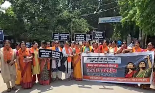 प्रधानमंत्री पर कथित टिप्पणी को लेकर वाराणसी में भाजपा महिला मोर्चा का प्रदर्शन प्रधानमंत्री पर कथित टिप्पणी को लेकर वाराणसी में भाजपा महिला मोर्चा का प्रदर्शन