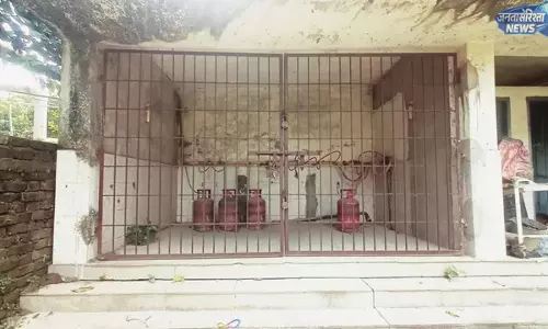 Bihar : गैस किल्लत के बीच श्मशान घाट में घरेलू सिलेंडर के उपयोग पर सवाल