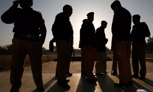 पाकिस्तानी सेना पर बलूचिस्तान और कराची में 3 और लोगों को जबरन गायब करने का आरोप पाकिस्तानी सेना पर बलूचिस्तान और कराची में 3 और लोगों को जबरन गायब करने का आरोप