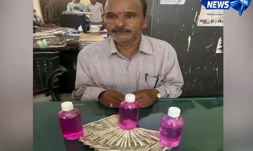 Warangal: रेवेन्यू ऑफिसर 10,000 रुपये की रिश्वत लेते हुए गिरफ्तार Warangal: रेवेन्यू ऑफिसर 10,000 रुपये की रिश्वत लेते हुए गिरफ्तार