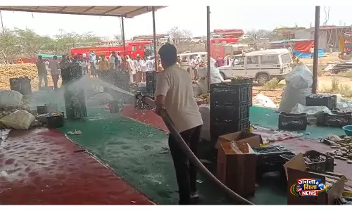 मध्य प्रदेश: Dewas में पटाखा फैक्ट्री में आग लगने से 2 की मौत, 15 घायल मध्य प्रदेश: Dewas में पटाखा फैक्ट्री में आग लगने से 2 की मौत, 15 घायल