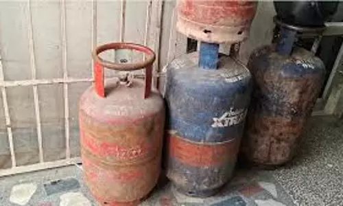 Dehradun; देवप्रयाग गैस संकट पर विपक्ष का हमला Dehradun; देवप्रयाग गैस संकट पर विपक्ष का हमला