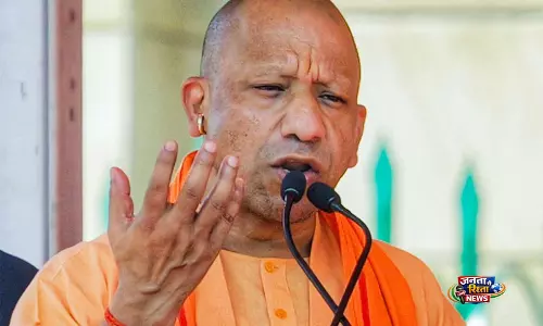 तूफ़ान पीड़ितों के लिए Yogi Adityanath ने मुआवज़ा देने के निर्देश दिए तूफ़ान पीड़ितों के लिए Yogi Adityanath ने मुआवज़ा देने के निर्देश दिए