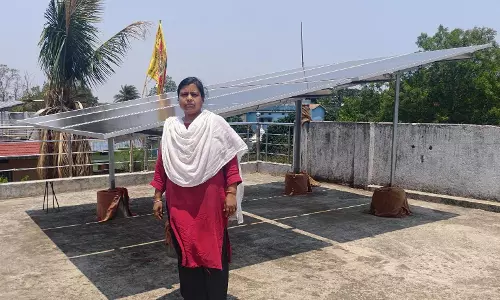 अरूना के घर अब सूरज की रोशनी से रोशन, बिजली बिल की चिंता से मिली मुक्ति अरूना के घर अब सूरज की रोशनी से रोशन, बिजली बिल की चिंता से मिली मुक्ति