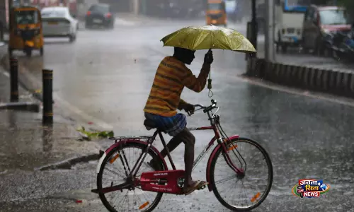 तूफ़ान और बारिश से Uttar Pradesh में 104 लोगों की मौत, राहत कार्य जारी