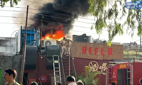 Punjab : सेक्टर-26 क्लब के पीछे लगी भीषण आग, इलाके में अफरा-तफरी Punjab : सेक्टर-26 क्लब के पीछे लगी भीषण आग, इलाके में अफरा-तफरी
