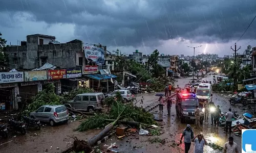 UPDATE : आंधी-तूफान का कहर, 24 घंटे में 111 मौतें, 26 जिलों में भारी नुकसान UPDATE : आंधी-तूफान का कहर, 24 घंटे में 111 मौतें, 26 जिलों में भारी नुकसान
