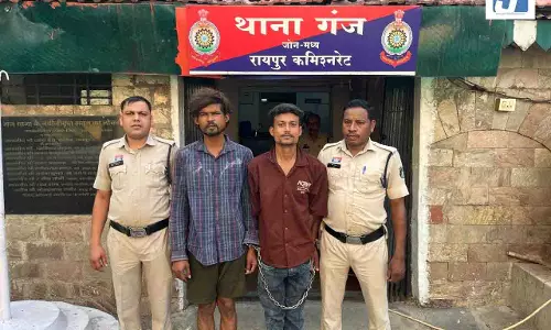 रायपुर: मौदहापारा के युवक पर चाकू से हमला करने वाले दो आरोपी गिरफ्तार रायपुर: मौदहापारा के युवक पर चाकू से हमला करने वाले दो आरोपी गिरफ्तार