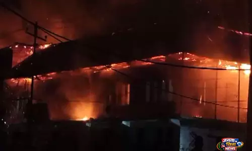 Hyderabad: हयात नगर में फर्नीचर की दुकान में लगी आग