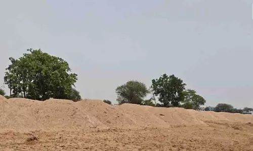 142 हाइवा रेत जब्त, एक्शन में जिला प्रशासन, मचा हड़कंप 142 हाइवा रेत जब्त, एक्शन में जिला प्रशासन, मचा हड़कंप