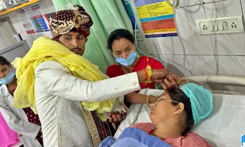 ICU में हुई शादी: दुल्हन का एक्सीडेंट, फिर अस्पताल में पहुंची बारात ICU में हुई शादी: दुल्हन का एक्सीडेंट, फिर अस्पताल में पहुंची बारात