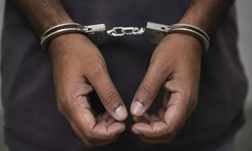 पुलिस के डीसीपी शांतनु सिन्हा बिस्वास गिरफ्तार, ईडी की पूछताछ के बाद कार्रवाई पुलिस के डीसीपी शांतनु सिन्हा बिस्वास गिरफ्तार, ईडी की पूछताछ के बाद कार्रवाई