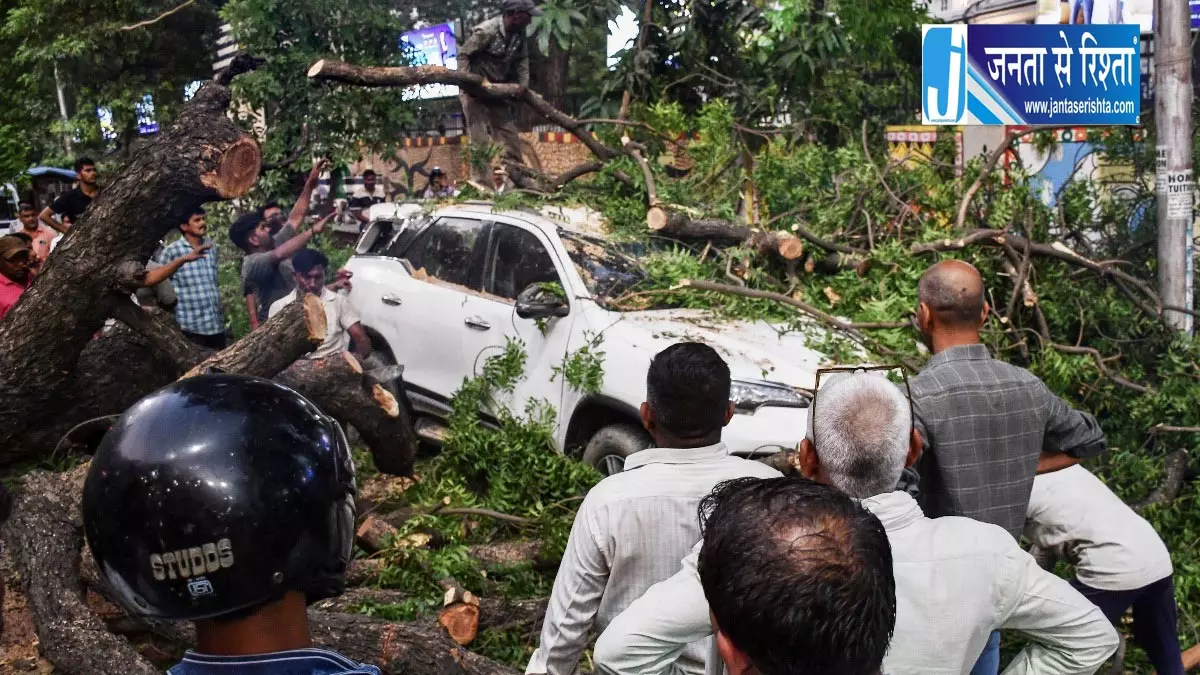 54 लोगों की मौत, आंधी-तूफान के कहर से जनहानि 54 लोगों की मौत, आंधी-तूफान के कहर से जनहानि