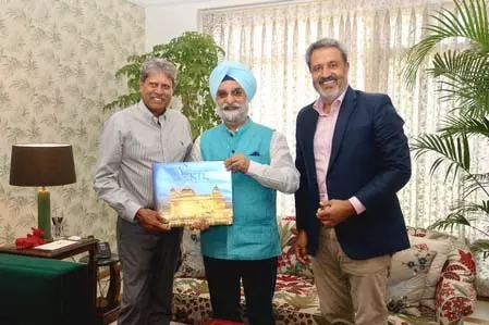 कपिल देव और अमनदीप जोहल ने दिल्ली के उपराज्यपाल से की मुलाकात; ग्लोबल सिटी बनाने के विजन में गोल्फ की भूमिका पर चर्चा कपिल देव और अमनदीप जोहल ने दिल्ली के उपराज्यपाल से की मुलाकात; ग्लोबल सिटी बनाने के विजन में गोल्फ की भूमिका पर चर्चा