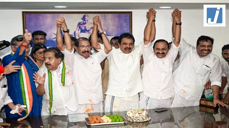 दस दिन के लंबे इंतजार के बाद केरल के नए मुख्यमंत्री की घोषणा करेगी कांग्रेस दस दिन के लंबे इंतजार के बाद केरल के नए मुख्यमंत्री की घोषणा करेगी कांग्रेस