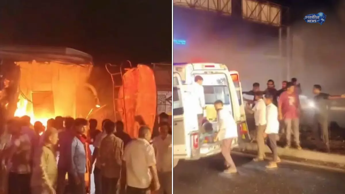 Gujarat : भीषण सड़क हादसा, टैंकर से टकराई बस में आग लगी; 4 यात्रियों की मौत, 10 घायल Gujarat : भीषण सड़क हादसा, टैंकर से टकराई बस में आग लगी; 4 यात्रियों की मौत, 10 घायल