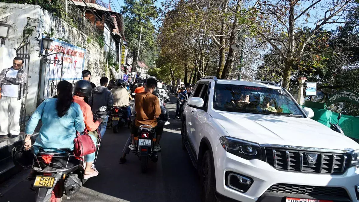Nainital: निजी टैक्सी वाहनों की नियमित चेकिंग के निर्देश Nainital: निजी टैक्सी वाहनों की नियमित चेकिंग के निर्देश