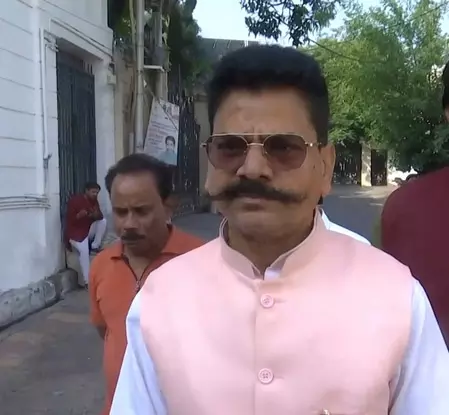 प्रतीक यादव के अंतिम दर्शन के लिए पहुंच रहे नेता, विक्रमादित्य मार्ग स्थित आवास पर रखा गया पार्थिव शरीर प्रतीक यादव के अंतिम दर्शन के लिए पहुंच रहे नेता, विक्रमादित्य मार्ग स्थित आवास पर रखा गया पार्थिव शरीर