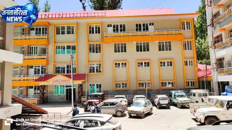 Himachal के पांगी में हेल्थकेयर संकट जारी Himachal के पांगी में हेल्थकेयर संकट जारी