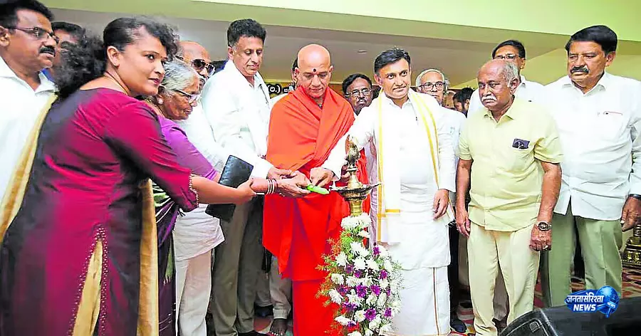 Chikkaballapur : वोक्कालिगा संघ के कॉमर्शियल कॉम्प्लेक्स का उद्घाटन Chikkaballapur : वोक्कालिगा संघ के कॉमर्शियल कॉम्प्लेक्स का उद्घाटन
