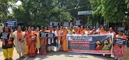 प्रधानमंत्री पर कथित टिप्पणी को लेकर वाराणसी में भाजपा महिला मोर्चा का प्रदर्शन प्रधानमंत्री पर कथित टिप्पणी को लेकर वाराणसी में भाजपा महिला मोर्चा का प्रदर्शन